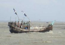বঙ্গোপসাগরে ভাসতে থাকা ১৩ জেলে উদ্ধার