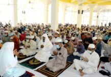 শেষ জুমায় মসজিদে মসজিদে মুসল্লিদের ঢল