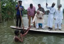 বন্যাদুর্গতদের পাশে পুলিশ কর্মকর্তা আব্দুল কাহার