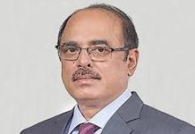 দুর্নীতিবাজরা এখন প্রকাশ্যে রাস্তার মাঝখান দিয়ে হাঁটে