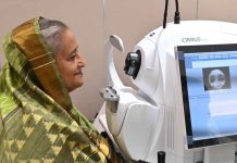 ১০ টাকা দিয়ে টিকিট কেটে চোখ দেখালেন প্রধানমন্ত্রী