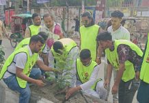 কিরণের নেতৃত্বে সদরঘাটে স্বেচ্ছাসেবক দলের বৃক্ষরোপণ